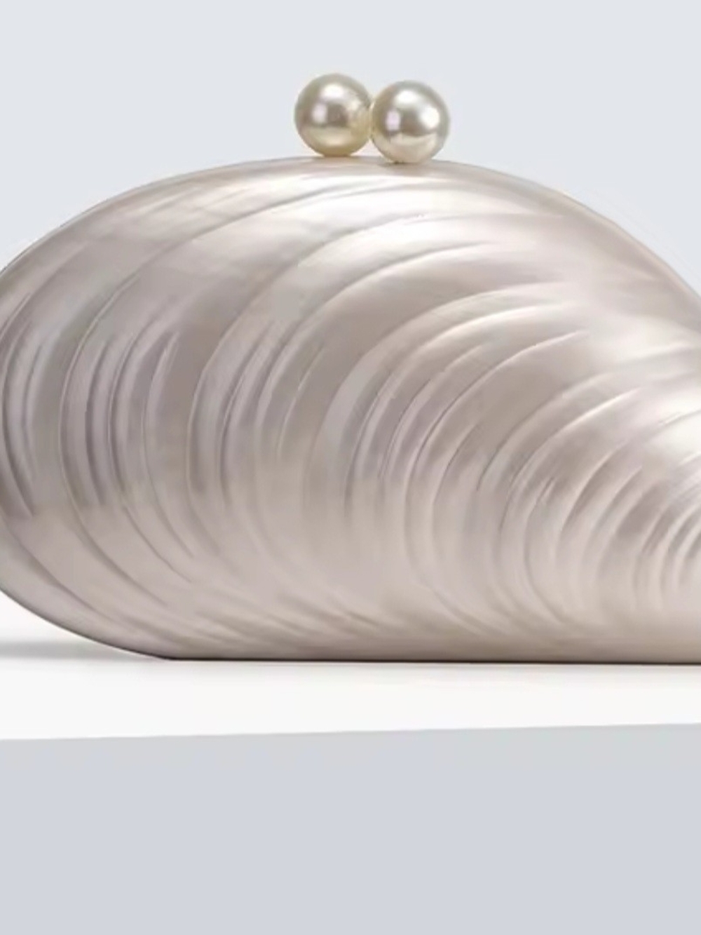 Pearl-Top Shell Clutch in Iridescent Pearl